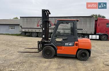 Вилочный погрузчик Toyota 02-3FD40 2001 в Тячеве