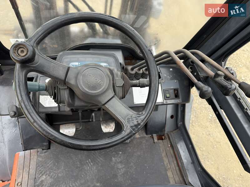 Вилочный погрузчик Toyota 02-3FD40 2001 в Тячеве