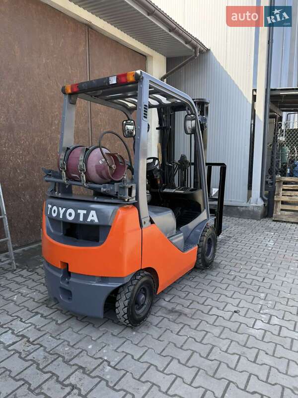 Вилочный погрузчик Toyota 02-5FD15 2008 в 