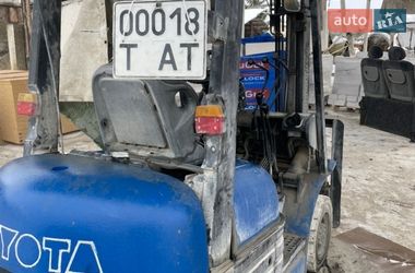 Вилочный погрузчик Toyota 02-6FGF30 2000 в Ивано-Франковске