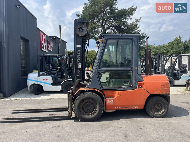 Вилочний навантажувач Toyota 02-7FD45 2006 в Києві