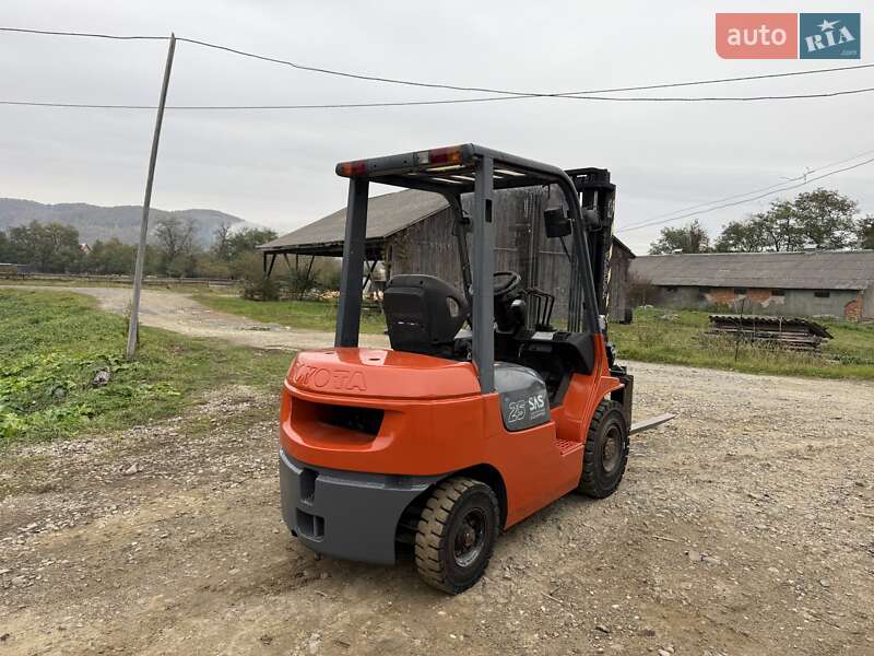 Вилочний навантажувач Toyota 02-7FDF25 2004 в Тячеві