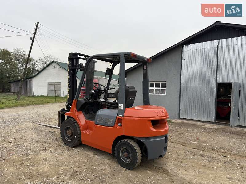 Вилочний навантажувач Toyota 02-7FDF25 2004 в Тячеві