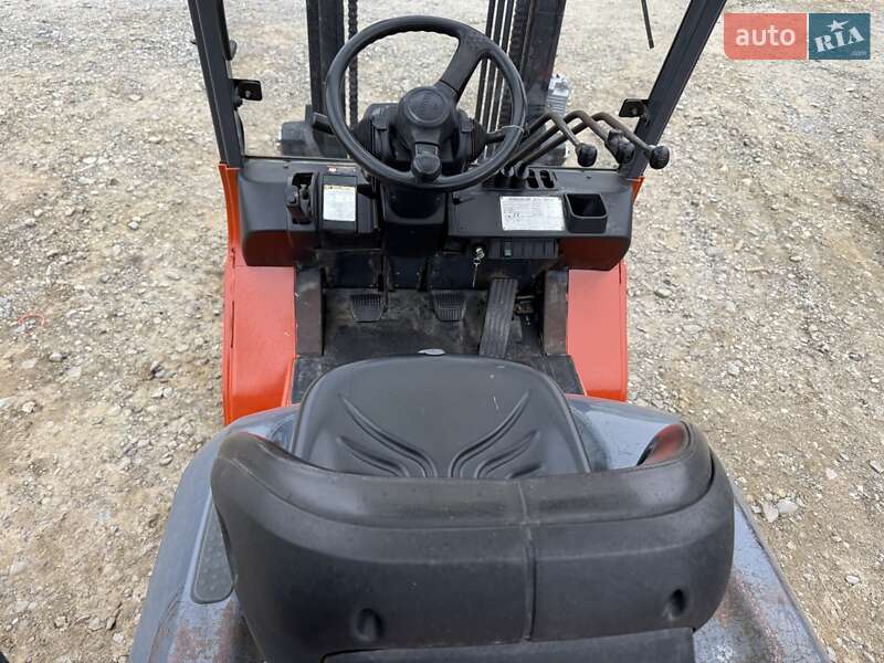 Вилочний навантажувач Toyota 02-7FDF25 2004 в Тячеві