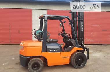 Вилочный погрузчик Toyota 02-7FGF30 2002 в 