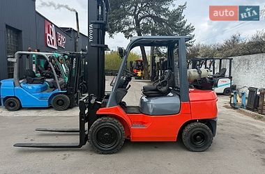 Вилочний навантажувач Toyota 02-7FGF30 2005 в Києві