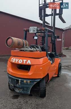 Вилочный погрузчик Toyota 02-7FGK40 2009 в 