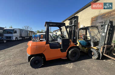 Вилочный погрузчик Toyota 02-7FGK40 2001 в 