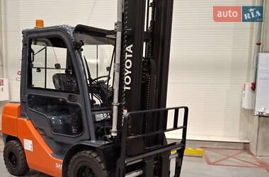Вилочный погрузчик Toyota 02-8FDF 2017 в Киеве