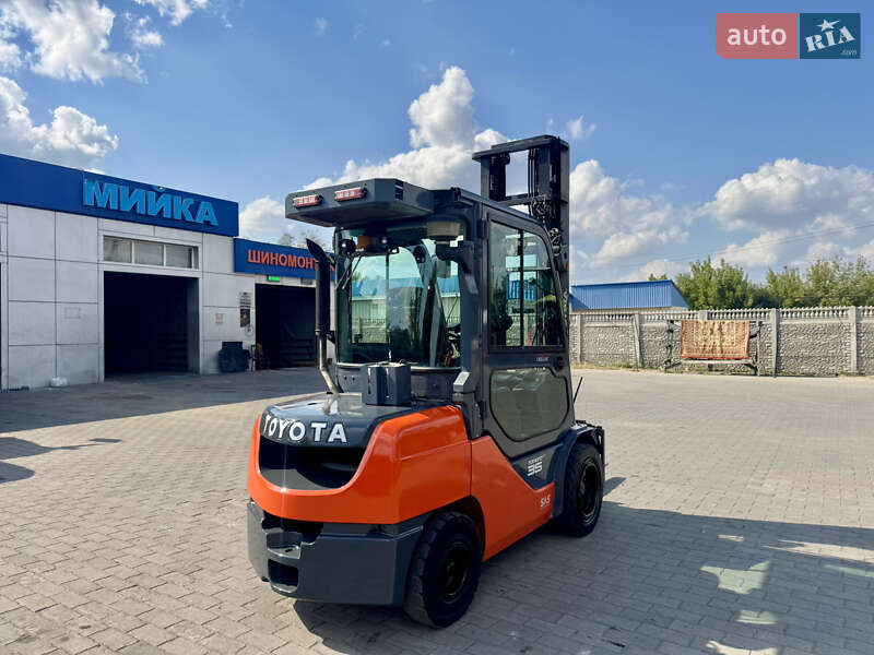 Вилочний навантажувач Toyota 02-8FDJF35 2016 в Радомишлі