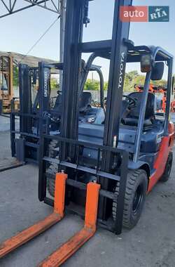 Вилочный погрузчик Toyota 02-8FG25 2008 в 