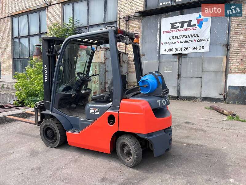 Вилочний навантажувач Toyota 02-8FG25 2010 в Києві