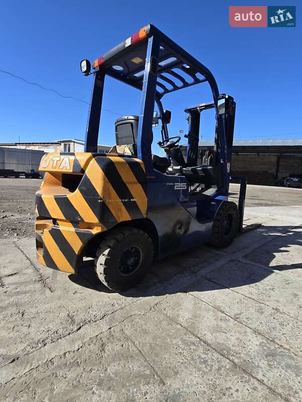 Вилочный погрузчик Toyota 02-8FG25 2006 в Тернополе