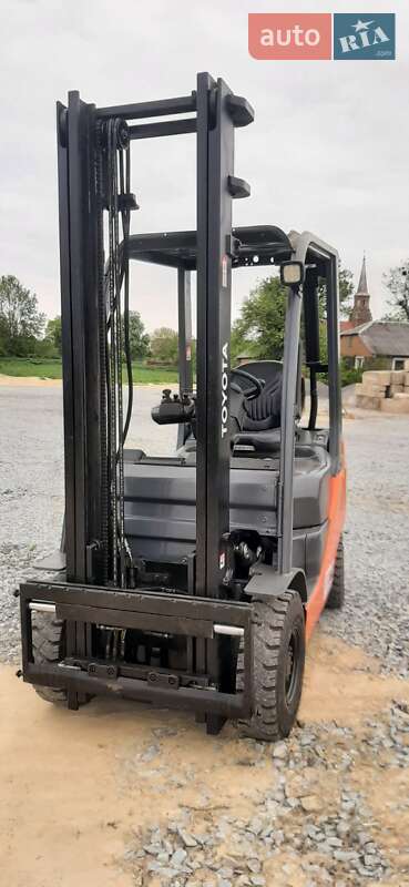 Вилочный погрузчик Toyota 02-8FGF15 2011 в Радехове