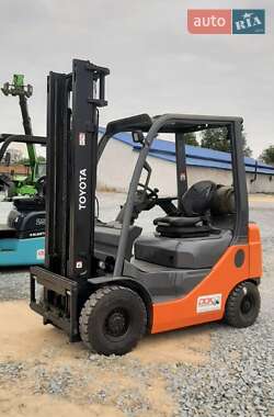 Вилочный погрузчик Toyota 02-8FGF15 2011 в 