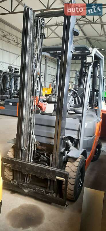 Вилочный погрузчик Toyota 02-8FGF15 2011 в Радехове