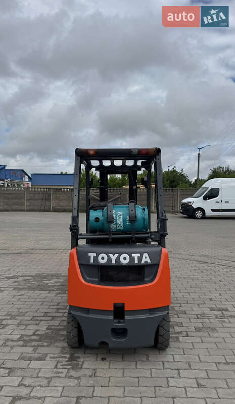 Вилочний навантажувач Toyota 02-8FGF15 2012 в Радомишлі