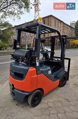 Вилочный погрузчик Toyota 02-8FGF15 2013 в 