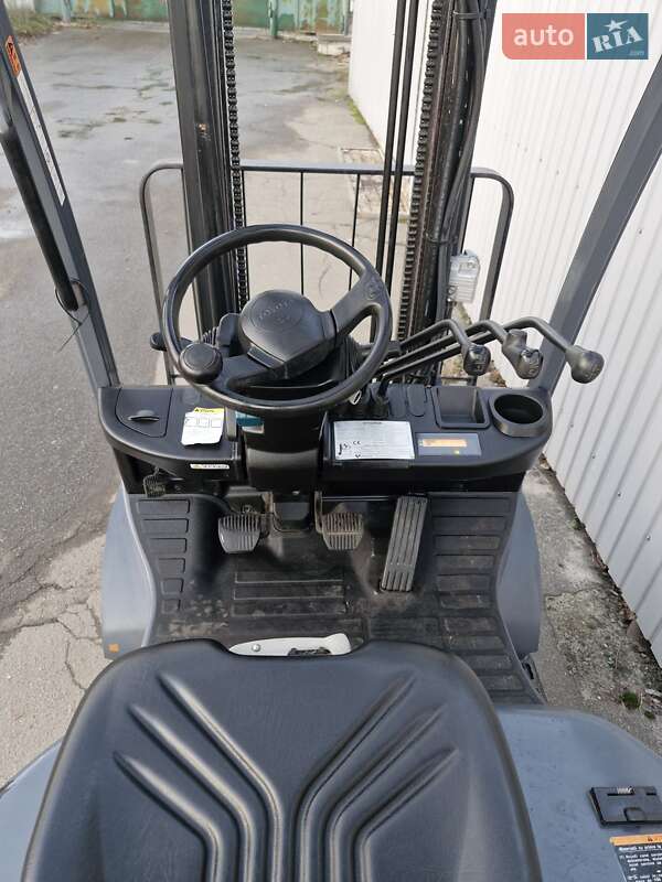 Вилочный погрузчик Toyota 02-8FGF15 2018 в Киеве