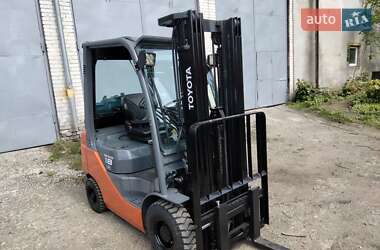 Вилочний навантажувач Toyota 02-8FGF18 2016 в Львові