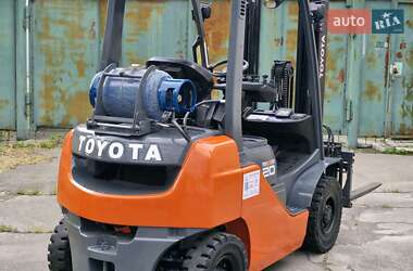 Вилочный погрузчик Toyota 02-8FGF20 2019 в Киеве