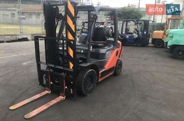 Вилочный погрузчик Toyota 02-8FGF20 2012 в 