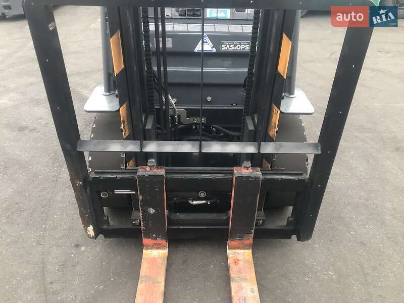 Вилочный погрузчик Toyota 02-8FGF20 2012 в Киеве
