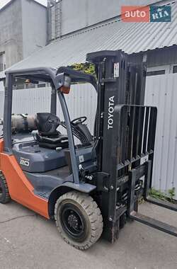 Вилочний навантажувач Toyota 02-8FGF20 2016 в Києві