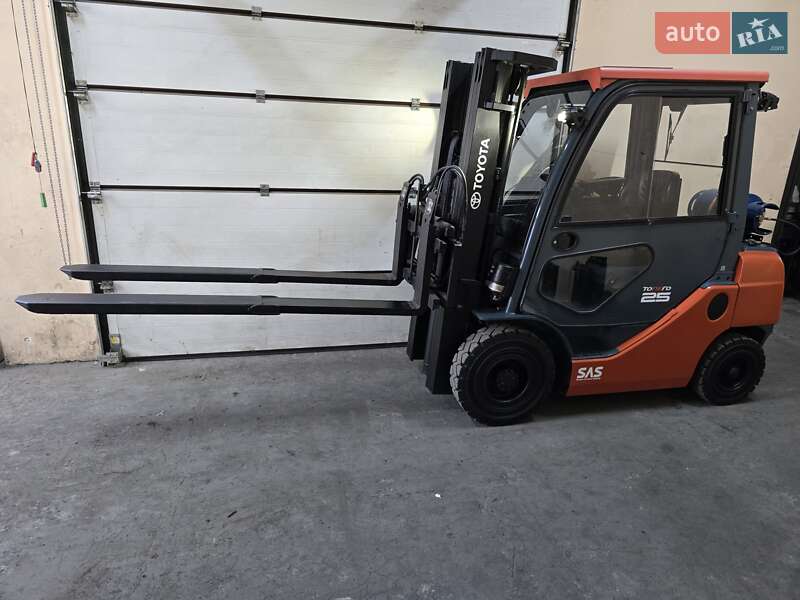 Вилочний навантажувач Toyota 02-8FGF25 2017 в Києві
