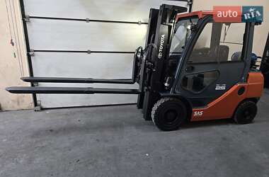 Вилочный погрузчик Toyota 02-8FGF25 2017 в 