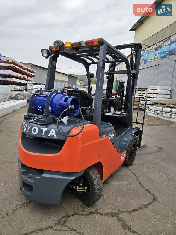 Вилочный погрузчик Toyota 02-8FGF25 2016 в Киеве фото 31 Вилочный погрузчик Toyota 02-8FGF25 2016 в Киеве