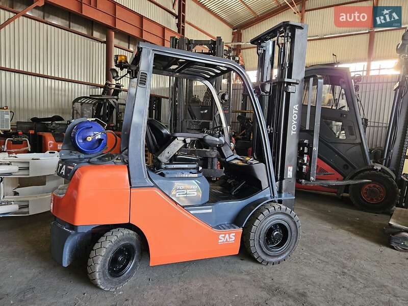 Вилочный погрузчик Toyota 02-8FGF25 2016 в Киеве фото 39 Вилочный погрузчик Toyota 02-8FGF25 2016 в Киеве