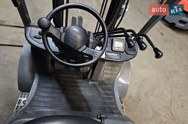 Вилочный погрузчик Toyota 02-8FGF25 2014 в 