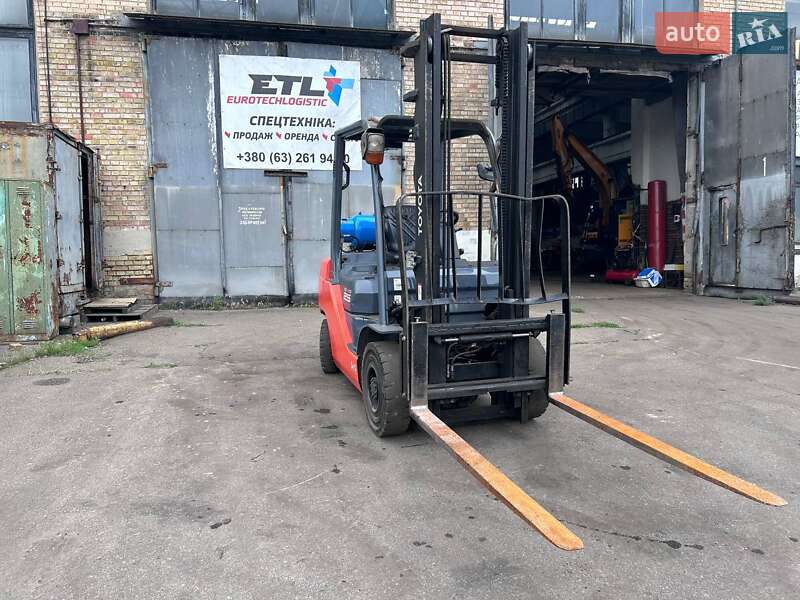Вилочный погрузчик Toyota 02-8FGF25 2019 в Киеве