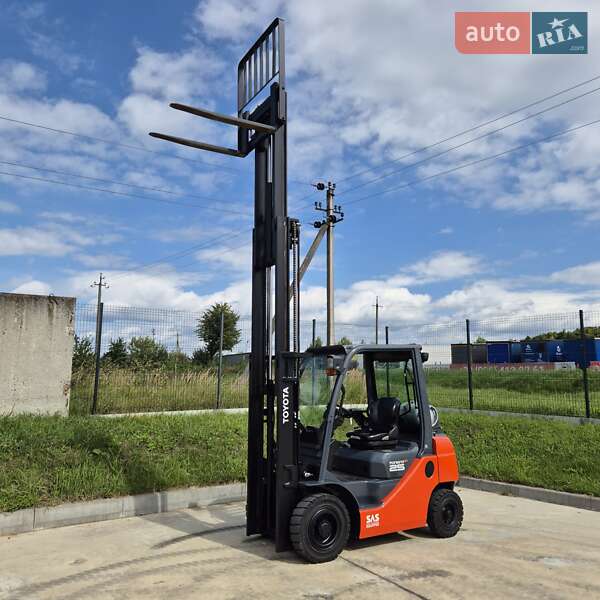 Вилочний навантажувач Toyota 02-8FGF25 2017 в Пустомитах