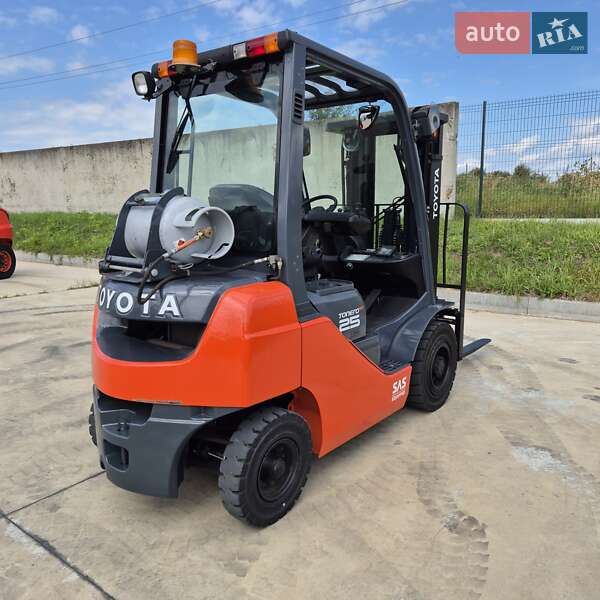 Вилочний навантажувач Toyota 02-8FGF25 2017 в Пустомитах