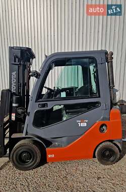 Вилочный погрузчик Toyota 02-8FGF25 2013 в Киеве