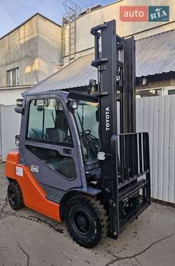 Вилочний навантажувач Toyota 02-8FGF25 2016 в Києві