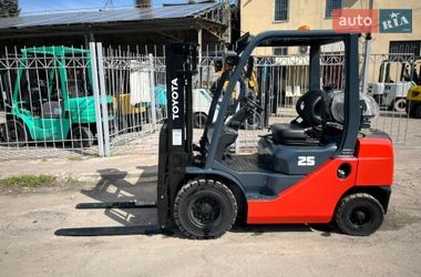 Вилочный погрузчик Toyota 02-8FGF25 2013 в Одессе