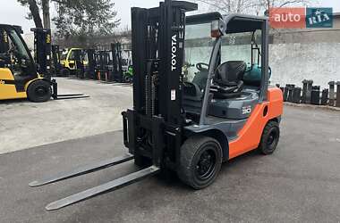 Вилочний навантажувач Toyota 02-8FGF30 2017 в 