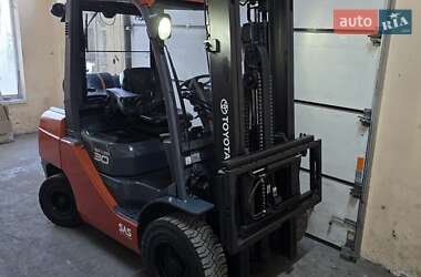 Вилочный погрузчик Toyota 02-8FGF30 2020 в 