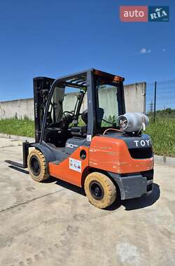 Вилочный погрузчик Toyota 02-8FGF30 2008 в 