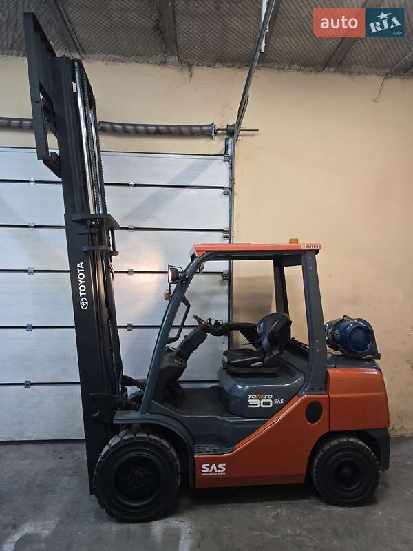 Вилочный погрузчик Toyota 02-8FGF30 2008 в Киеве