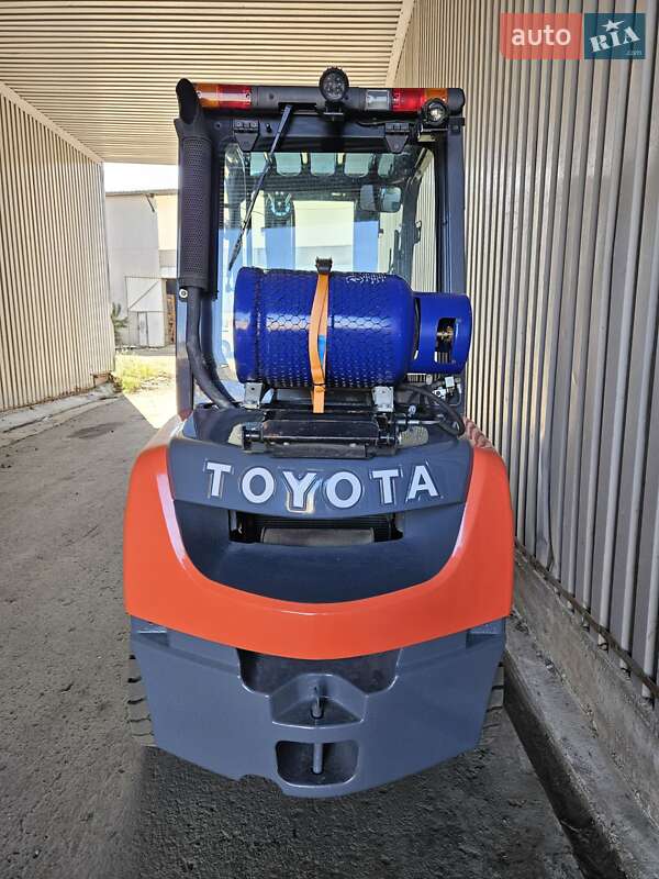 Вилочный погрузчик Toyota 02-8FGF30 2019 в Киеве