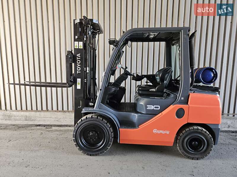Вилочный погрузчик Toyota 02-8FGF30 2019 в Киеве