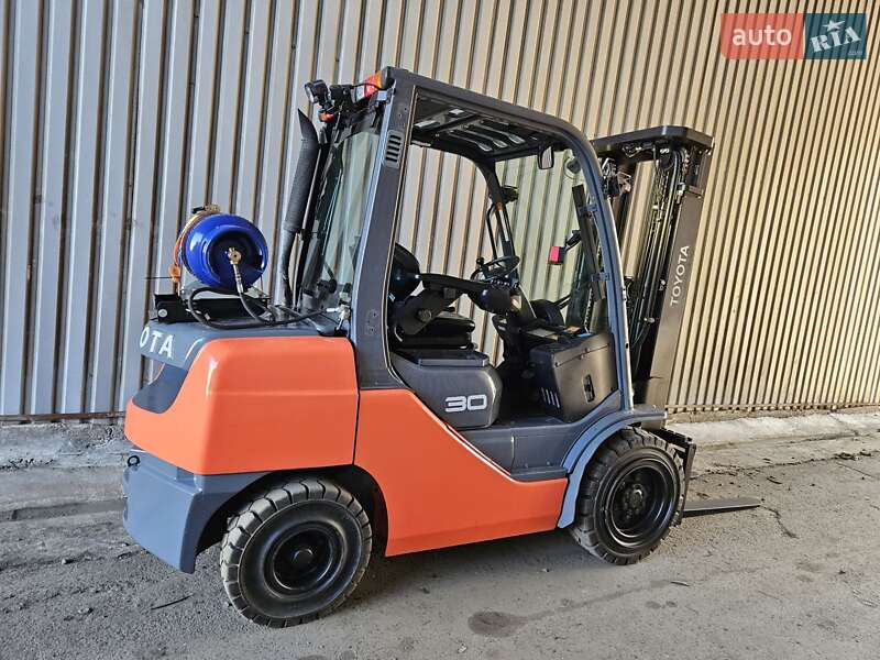 Вилочный погрузчик Toyota 02-8FGF30 2019 в Киеве