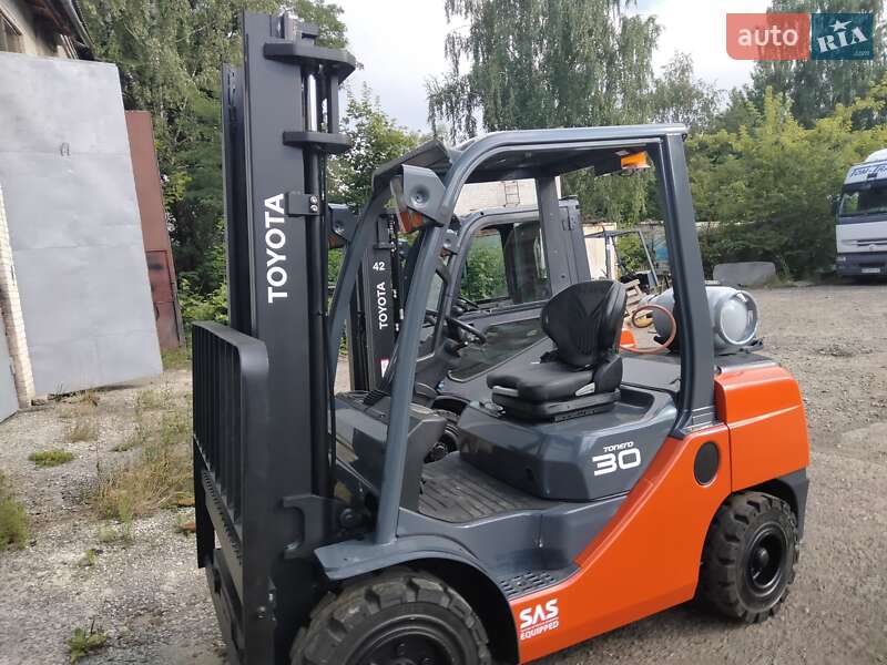 Toyota 02-8FGF30 2015