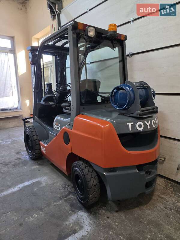 Вилочний навантажувач Toyota 02-8FGF30 2019 в Києві фото 3 Вилочний навантажувач Toyota 02-8FGF30 2019 в Києві