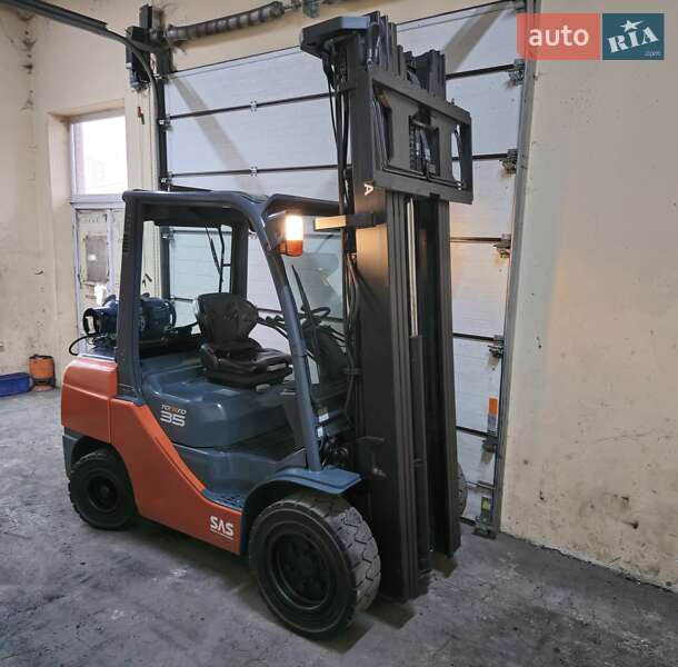 Вилочний навантажувач Toyota 02-8FGJF35 2018 в Києві