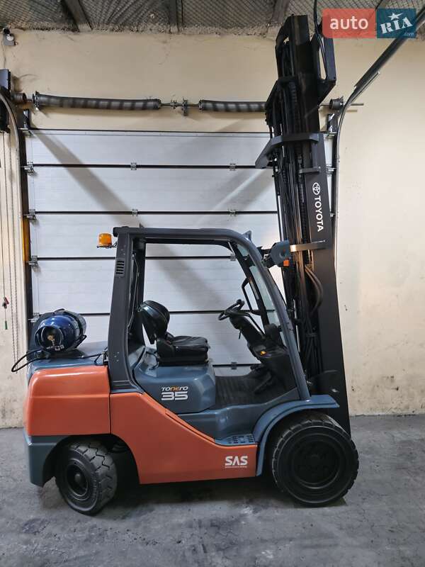 Вилочний навантажувач Toyota 02-8FGJF35 2018 в Києві